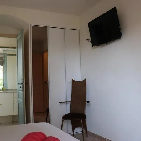 Villa Equipee Avec Jardin A 50m De La Et Commerces - Fr-1-100-238