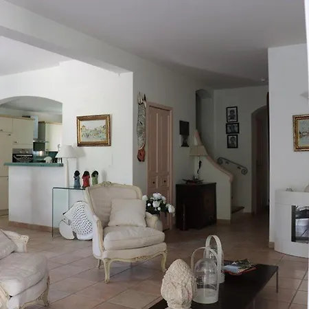 Villa Equipee Avec Jardin A 50m De La Et Commerces - Fr-1-100-238